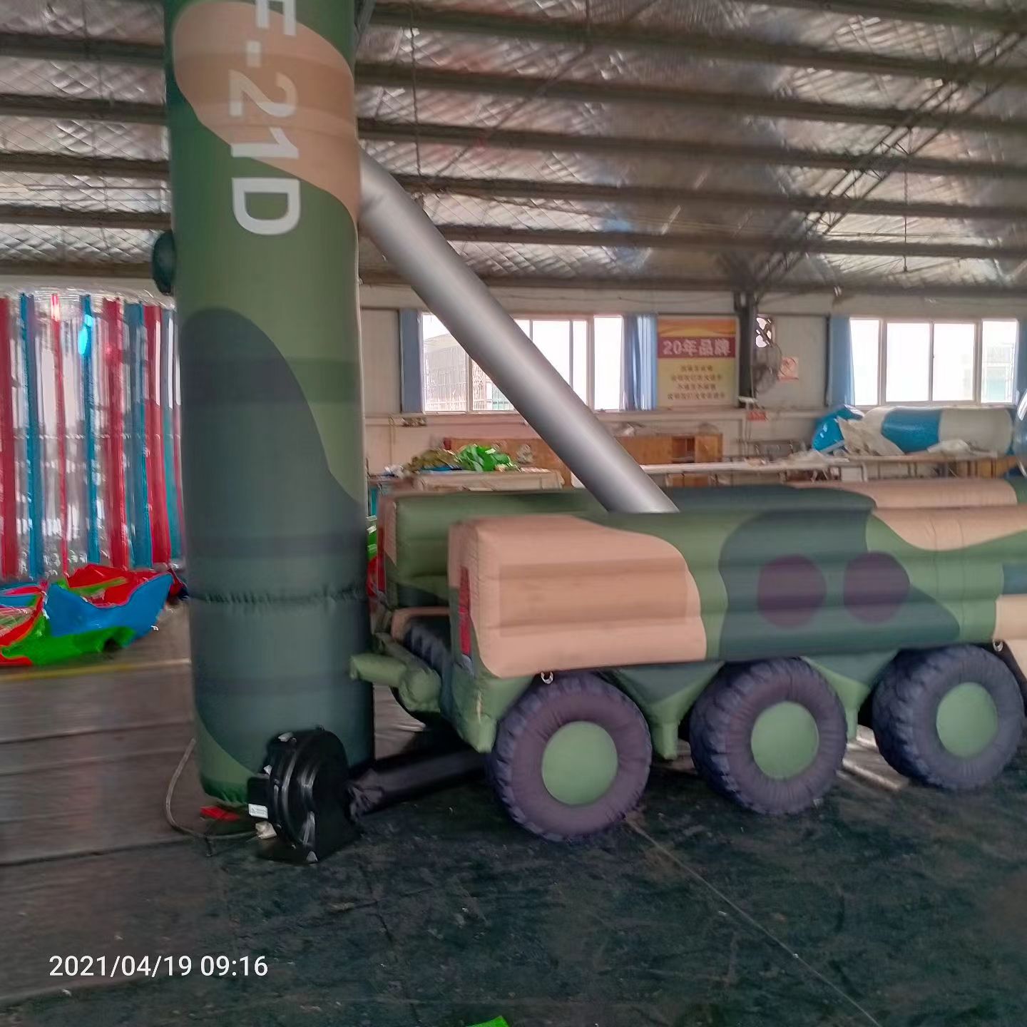 福清军事演习中的充气目标车辆：模拟发射车雷达车坦克飞机